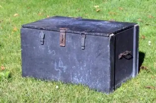 Holztruhe, Holz mit Zinkblechbeschlag, um 1900