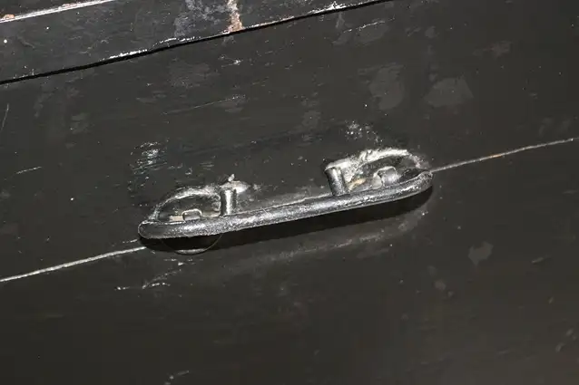 Runddeckel-Holztruhe schwarz um 1930 4