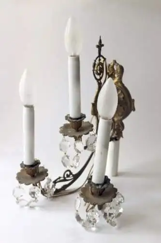 Paar dreiflammige Wandapplikationen im Stil von Louis XVI, um 1830