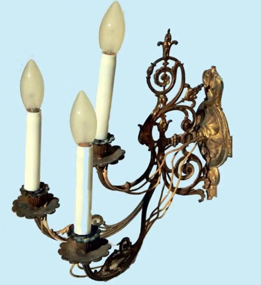 Paar dreiflammige Wandapplikationen im Stil von Louis XVI, um 1830 1
