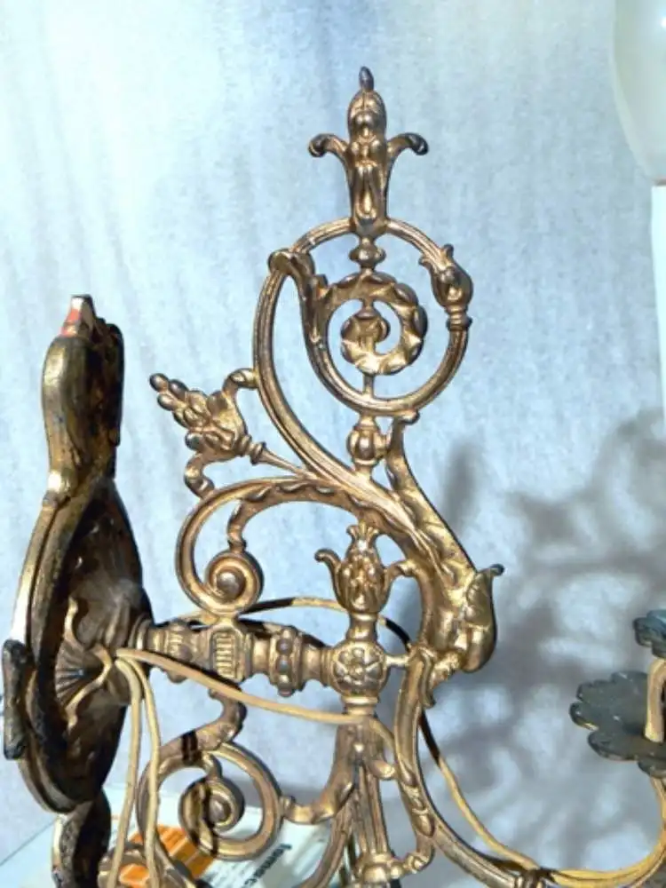 Paar dreiflammige Wandapplikationen im Stil von Louis XVI, um 1830 7