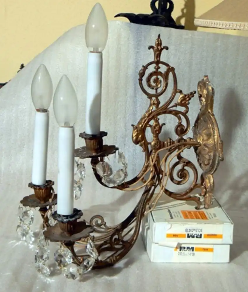 Paar dreiflammige Wandapplikationen im Stil von Louis XVI, um 1830 8