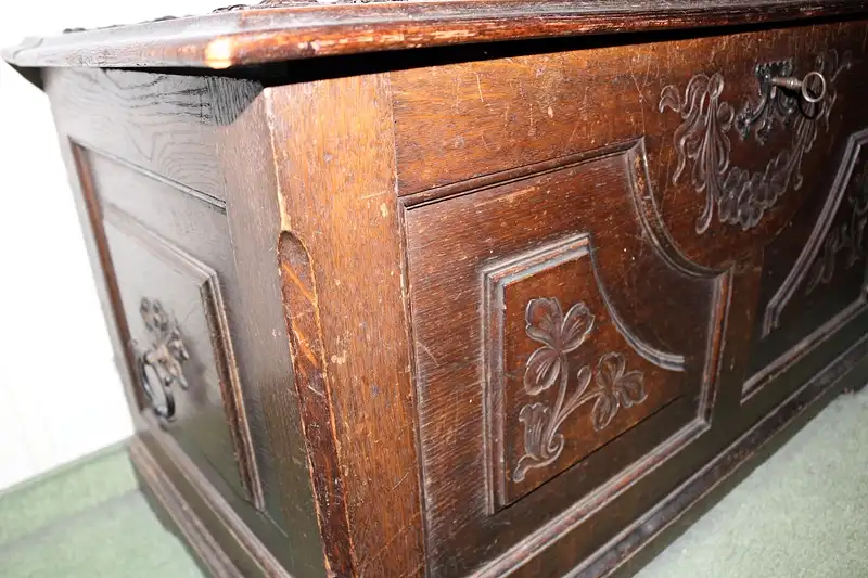 Eichenholz-Truhe, um 1810 2