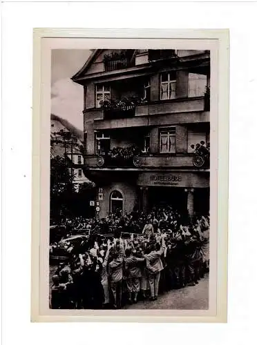 [Echtfotokarte schwarz/weiß] Adolf Hitler am Hotel Bube in Bad Berneck im Fichtelgebirge (nahe Bayreuth). 