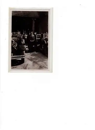 [Echtfotokarte schwarz/weiß] Adolf Hitler am Hotel Bube in Bad Berneck im Fichtelgebirge (nahe Bayreuth). 