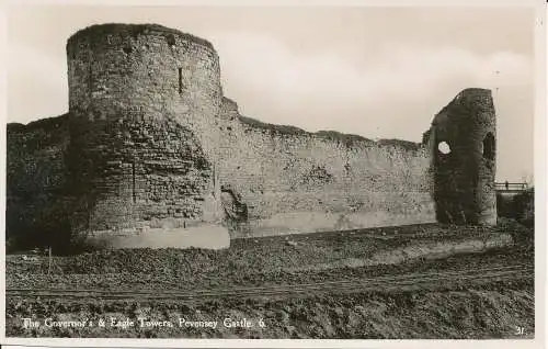 PC24582 The Governors and Eagle Towers. Pevensey Castle. S. und E. Norman. Nr 6.