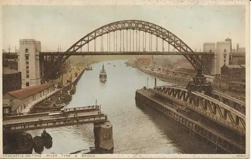 PC24661 Newcastle On Tyne. Reifen und Brücke. Photochrom. Nr 67440