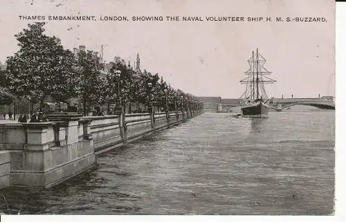 PC25391 Thames Embankment. London zeigt das Marine-Freiwilligenschiff H. M. S. Buzz