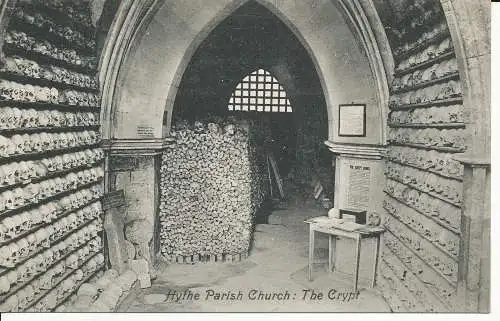 PC25996 Hythe Parish Church. Die Krypta. L. E. Straughan