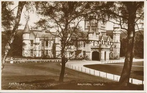 PC25324 Balmoral Castle. R. Stewart. Nr 206322. RP