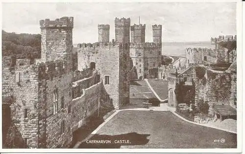 PC25135 Caernarvon Castle. Nr 6116