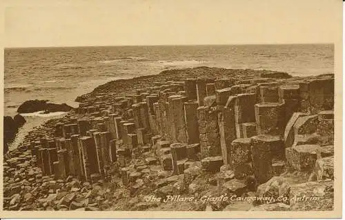 PC26006 Die Säulen. Giants Causeway. Co. Antrim. M. und L. National