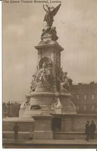 PC30682 Das Queen Victoria Memorial. London. Selfridge. 1918