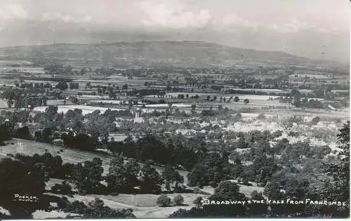 PC26461 Broadway and the Vale von Farncombe. Frank Packer. RP