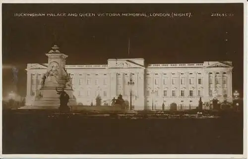 PC24976 Buckingham Palace und Queen Victoria Memorial. London. Nacht. Valentinstag.
