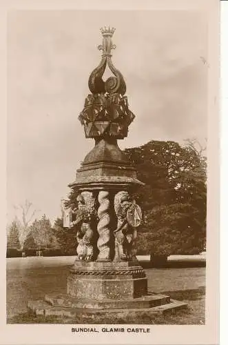 PC25523 Sonnenuhr. Glamis Castle. Thomas L. Brown. Angus Serie