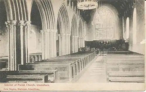 PC32771 Innenraum der Pfarrkirche. Llanidloes. John Rogers