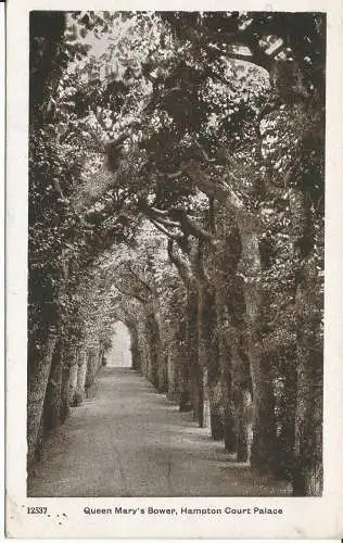 PC30738 Queen Marys Bower. Hampton Court Palace. Gale und Polden. Nr. 12537