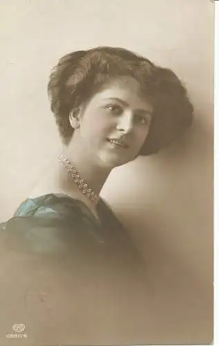 PC26698 alte Postkarte. Eine Frau. E. A. Schwerdtfeger. 1913