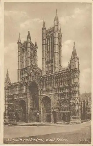 PC32811 Lincoln Cathedral. Westfront. Frith. Nr. 25632