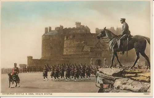 PC32704 Edinburgh Castle und Earl Haigs Statue. Photochrom. Nr. 76550