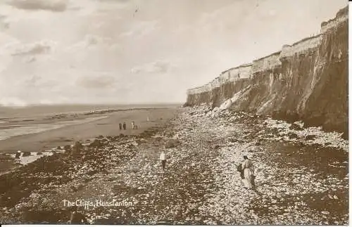 PC35181 The Cliffs. Hunstanton. RP. B. Hopkins