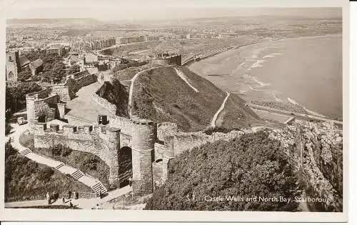 PC32443 Burgmauern und North Bay. Scarborough. Webster. Nr. S7. RP. 1961