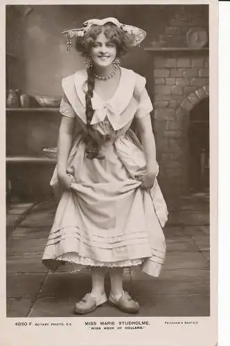 PC24254 Miss Marie Studholme als Miss Hook of Holland. Foulsham und Banfield. Rot