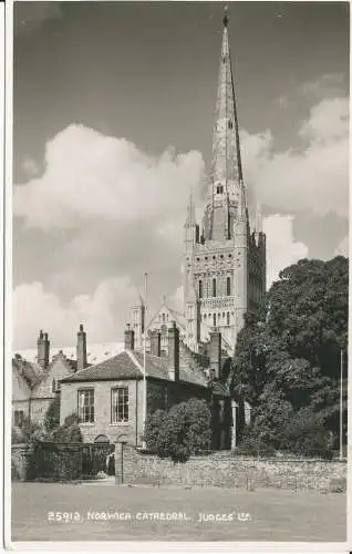 PC34960 Norwich Cathedral. Judges Ltd. Nr. 25912. RP