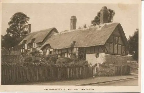 PC24369 Ann Hathaways Cottage. Stratford on Avon. Helure