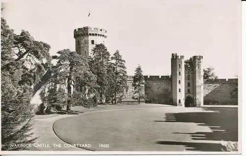 PC28742 Warwick Castle. Der Innenhof. Lachs. Nr. 19430. RP