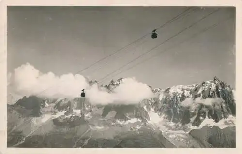 PC32940 Chamonix. Seilbahn von Plan Praz. Kurz und die Nadeln. G. Tairraz