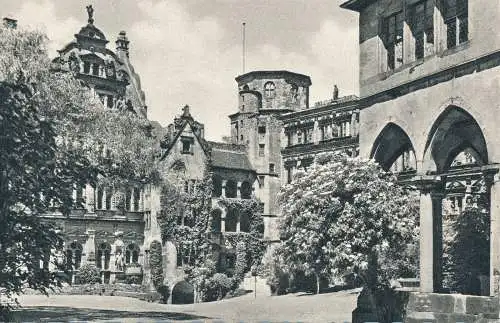 PC31288 von Heidelberg. Der Schlosshof. Edm. von König