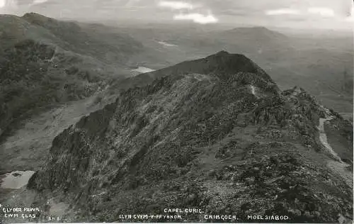 PC29257 Capel Curig. Llyn Cwm Y Ffynnon. Krippe Goch. Moel Siabod. Glyder Fawr. RP