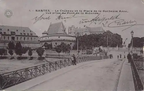 PC31325 Nantes. Das Schloss und der Place de la Duchesse Anne mit Blick auf die Brücke von