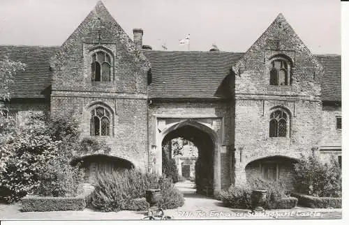 PC33224 Der Eingang. Schloss Sissinghurst. Nr. 52151