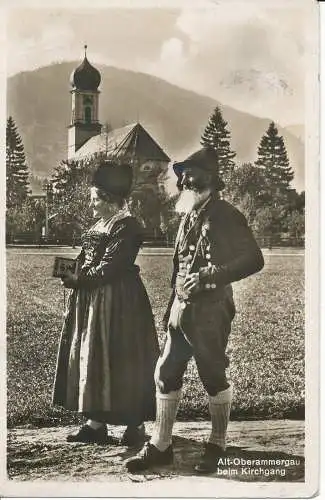 PC33447 Alt Oberammergau beim Kirchgang. W. Pfingstl. RP. 1934