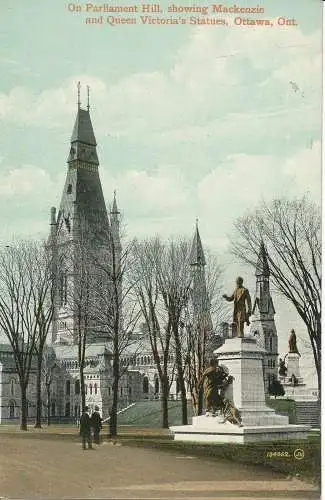 PC3331 auf dem Parliament Hill. Mit Statuen von Mackenzie und Queen Victoria. Ottawa