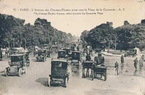 PC34076 Paris. Die Champs Elysees Avenue in Richtung Concorde Place. Papeg