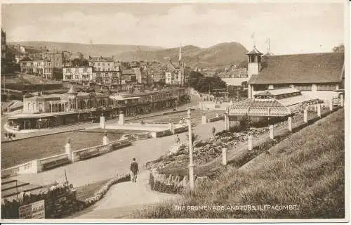 PC33266 Die Promenade und Tors. Ilfracombe. 1933