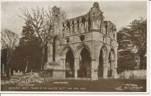 PC24565 Dryburgh Abbey. Gräber von Sir Walter Scott und Earl Haig. Valentinstag. Foto