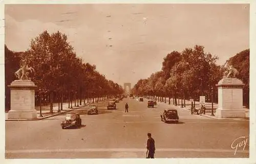 PC31038 Paris und seine Wunder. Avenue des Champs Elysees und Arc de Triomphe de