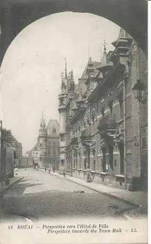 PC34229 Douai. Perspektive zum Rathaus. Levy Fils. Nr. 62