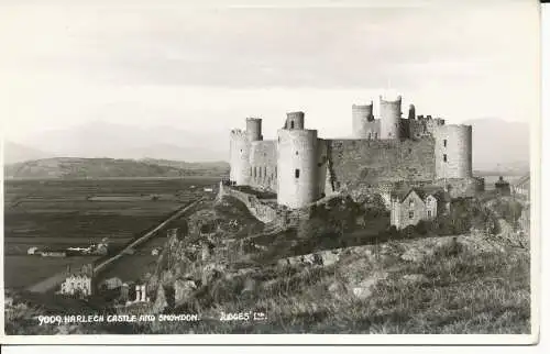 PC35581 Harlech Castle und Snowdon. Judges Ltd. Nr. 9009. RP