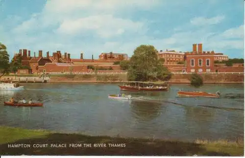 PC36275 Hampton Court Palace von der Themse. Lachs