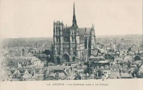 PC37069 Amiens. Die Kathedrale aus der Vogelperspektive. Nr. 125