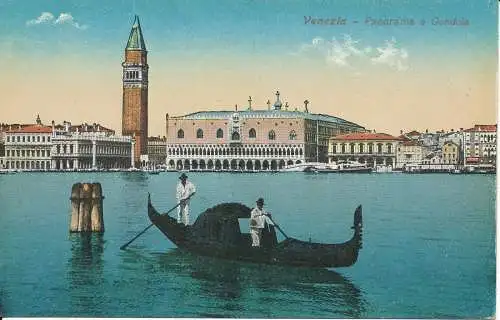 PC37449 Venedig. Panorama und Gondel. B. Hopkins