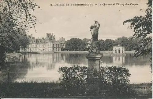 PC37179 Palais de Fontainebleau. Das Schloss und der Karpfenteich. Menard. Nr. 8.