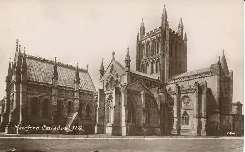 PC35866 Hereford Cathedral. Nr. E. Nr. 1447. RP. B. Hopkins