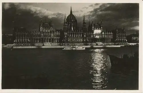 PC36846 Budapest bei Nacht. Parlament. Karinger. B. Hopkins